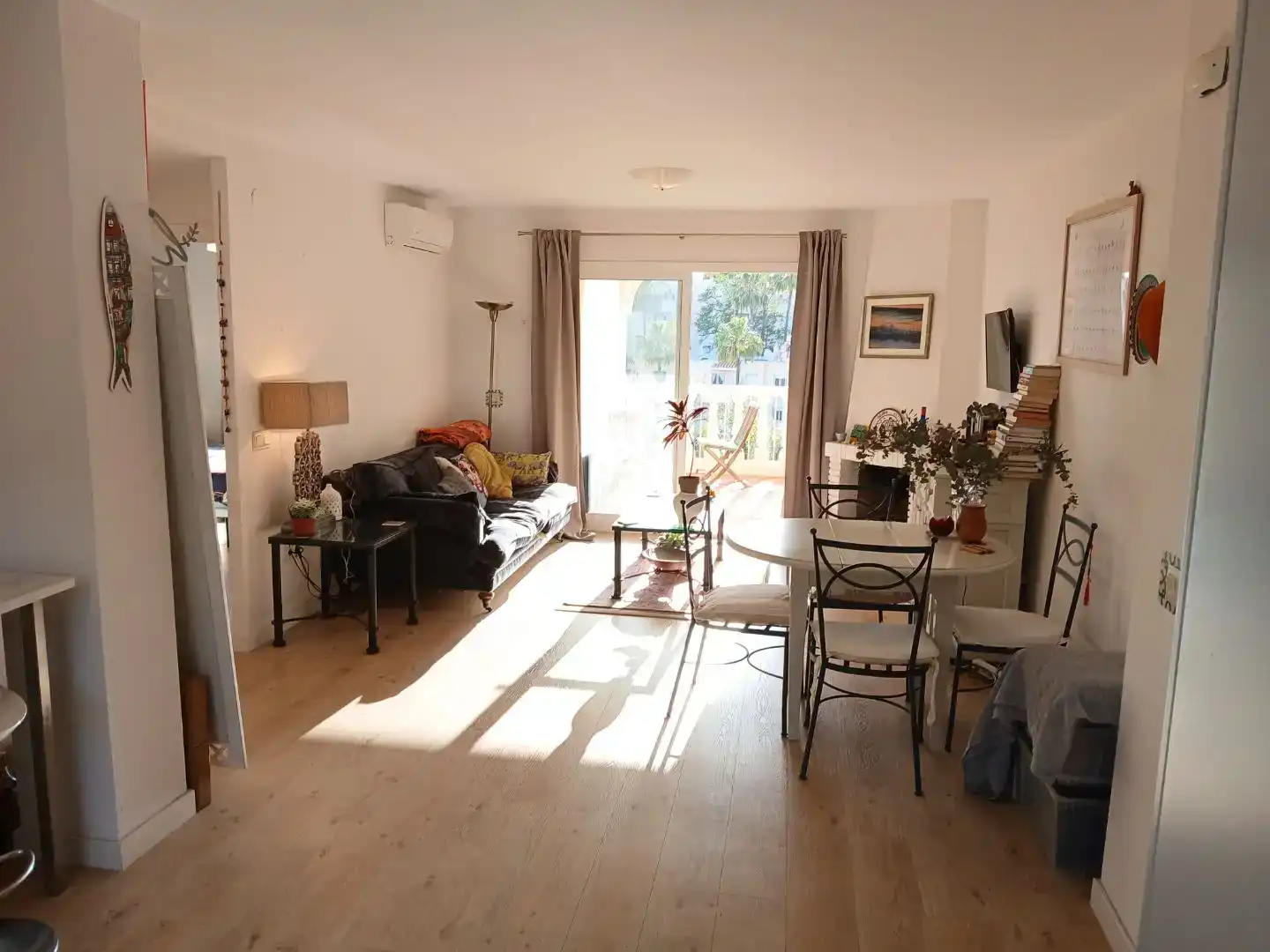 Sala d'estar de Apartament de lloguer en Mijas amb Aire condicionat i Piscina