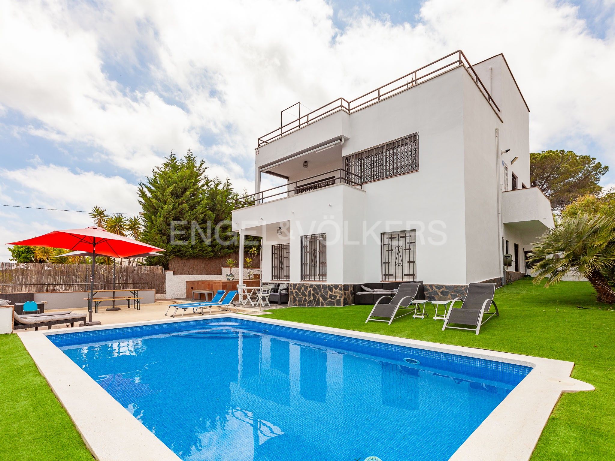Vista exterior de Casa o xalet en venda en Sant Pol de Mar amb Calefacció, Terrassa i Traster