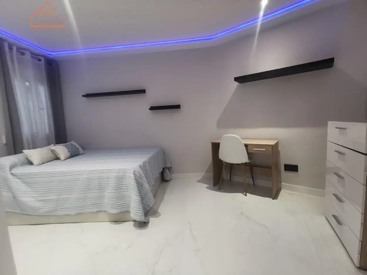 Schlafzimmer von Wohnung zur Miete in Madrid mit Klimaanlage, Heizung und Möbliert
