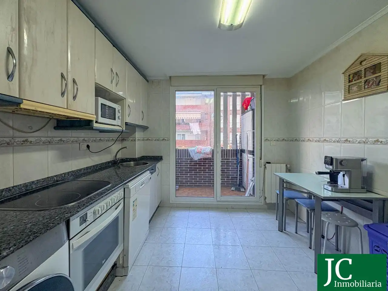 Cuina de Apartament en venda en Bárcena de Cicero amb Calefacció, Parquet i Terrassa