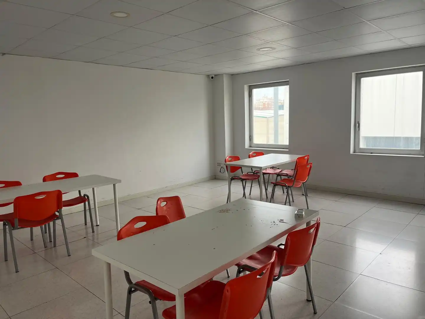 Nave industrial de alquiler en Cornellà de Llobregat con Calefacción y Alarma