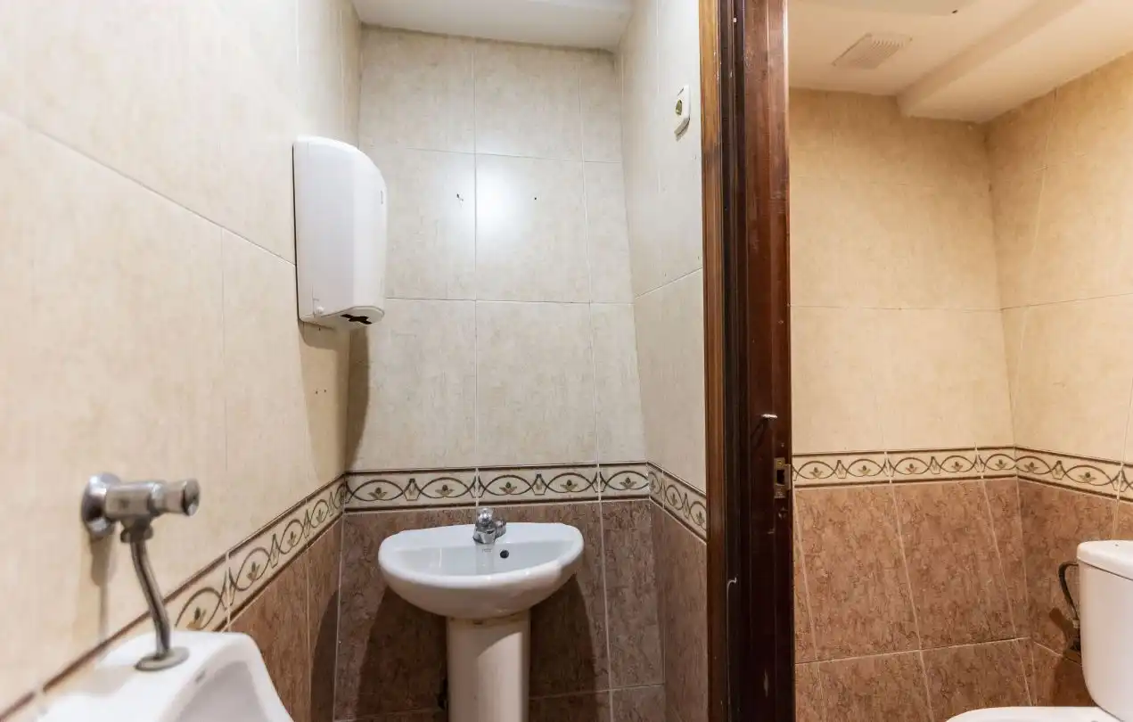 Baño de Local en venta en Zarautz con Aire acondicionado