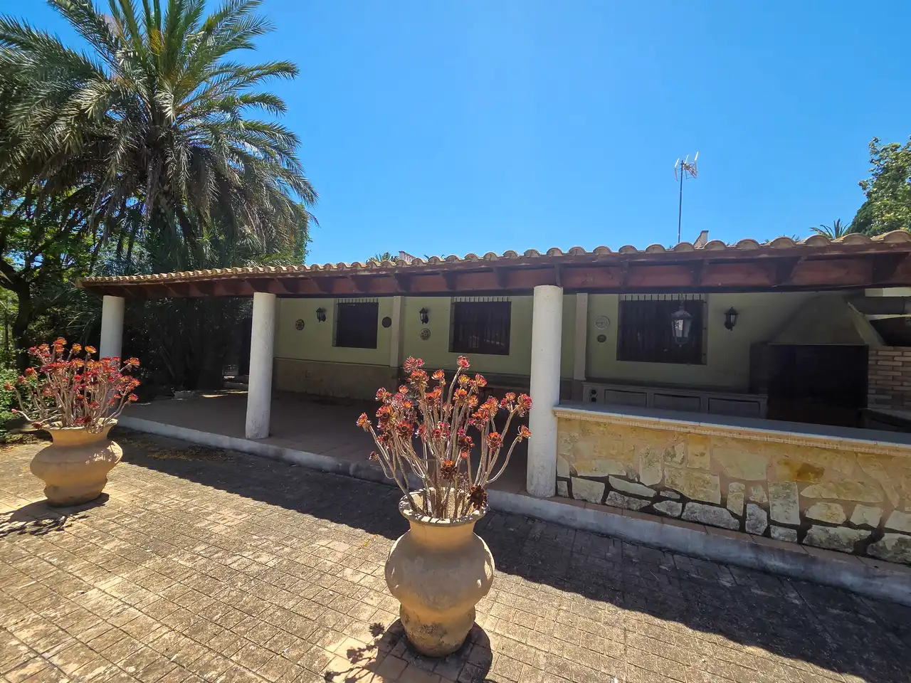 Vista exterior de Casa o xalet en venda en Elche / Elx amb Jardí privat, Terrassa i Piscina