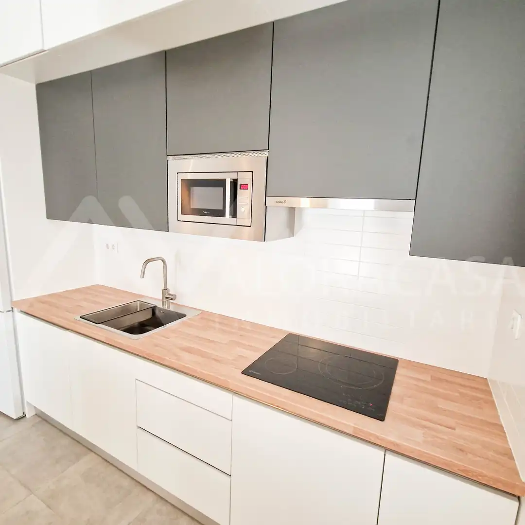 Flat for rent in Parque Ayala - Jardín de la Abadía - Huelín