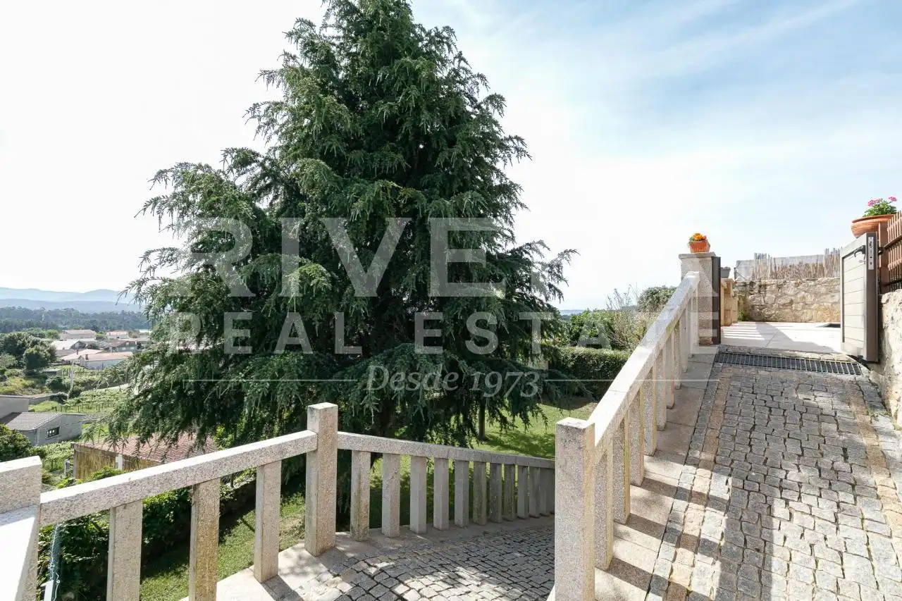 Vista exterior de Casa o chalet en venta en O Rosal   con Calefacción, Jardín privado y Terraza