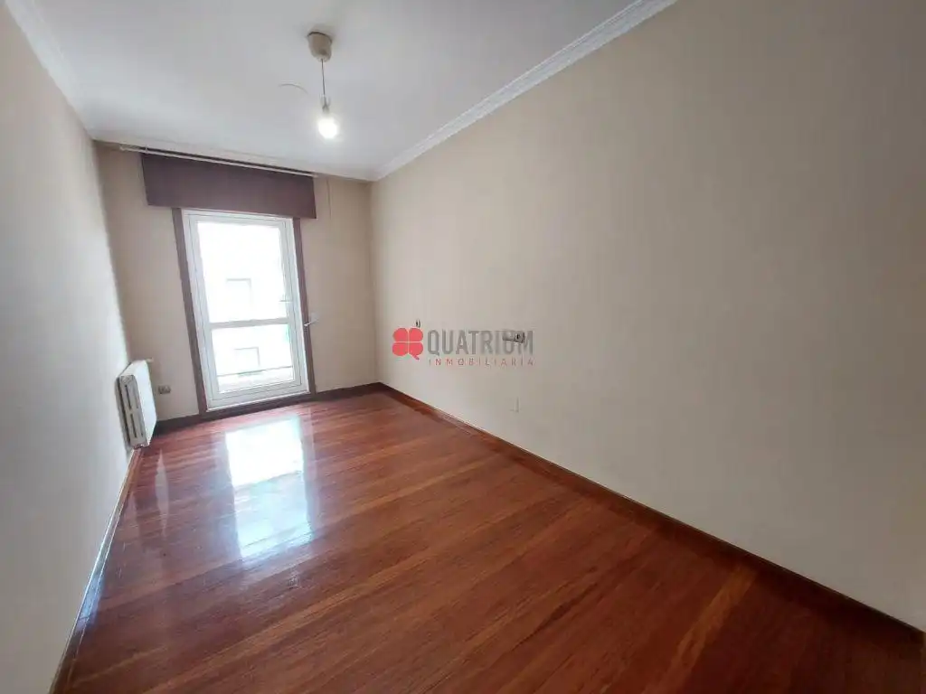 Schlafzimmer von Wohnung zur Miete in Castiñeiriño - Cruceiro de Sar