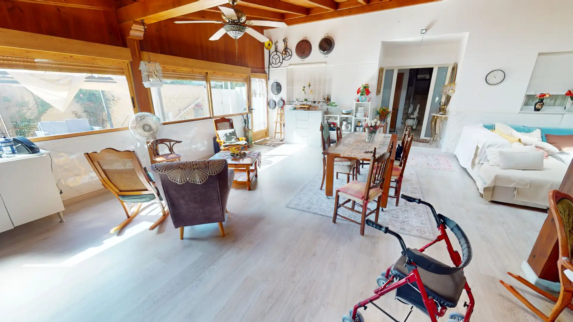 Sala d'estar de Casa o xalet en venda en El Campello amb Aire condicionat, Jardí privat i Terrassa