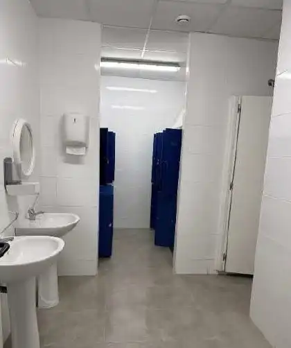 Badezimmer von Fabrikhallen zur Miete in Poligono Mas del Jutge