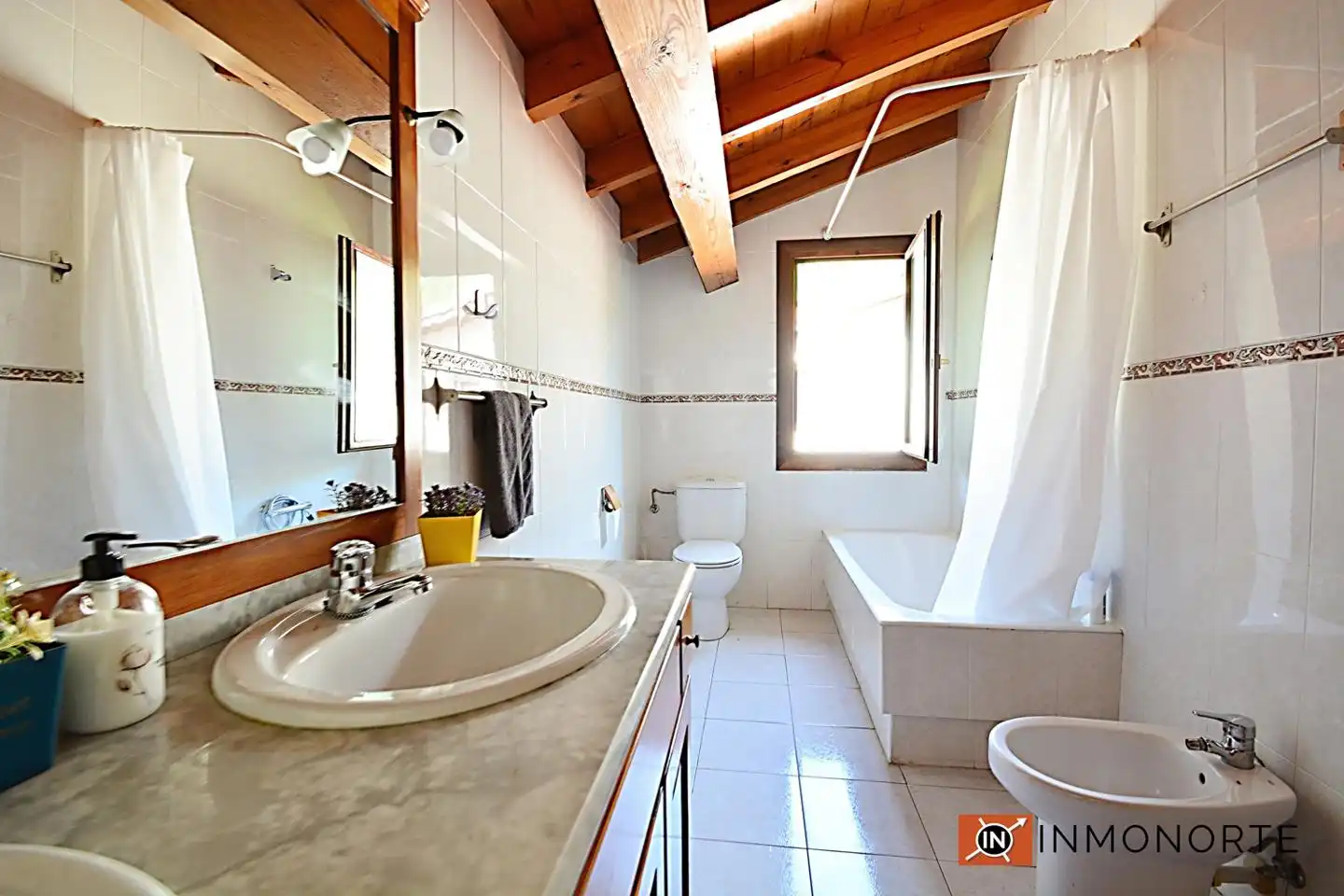 Bany de Casa o xalet en venda en Hazas de Cesto