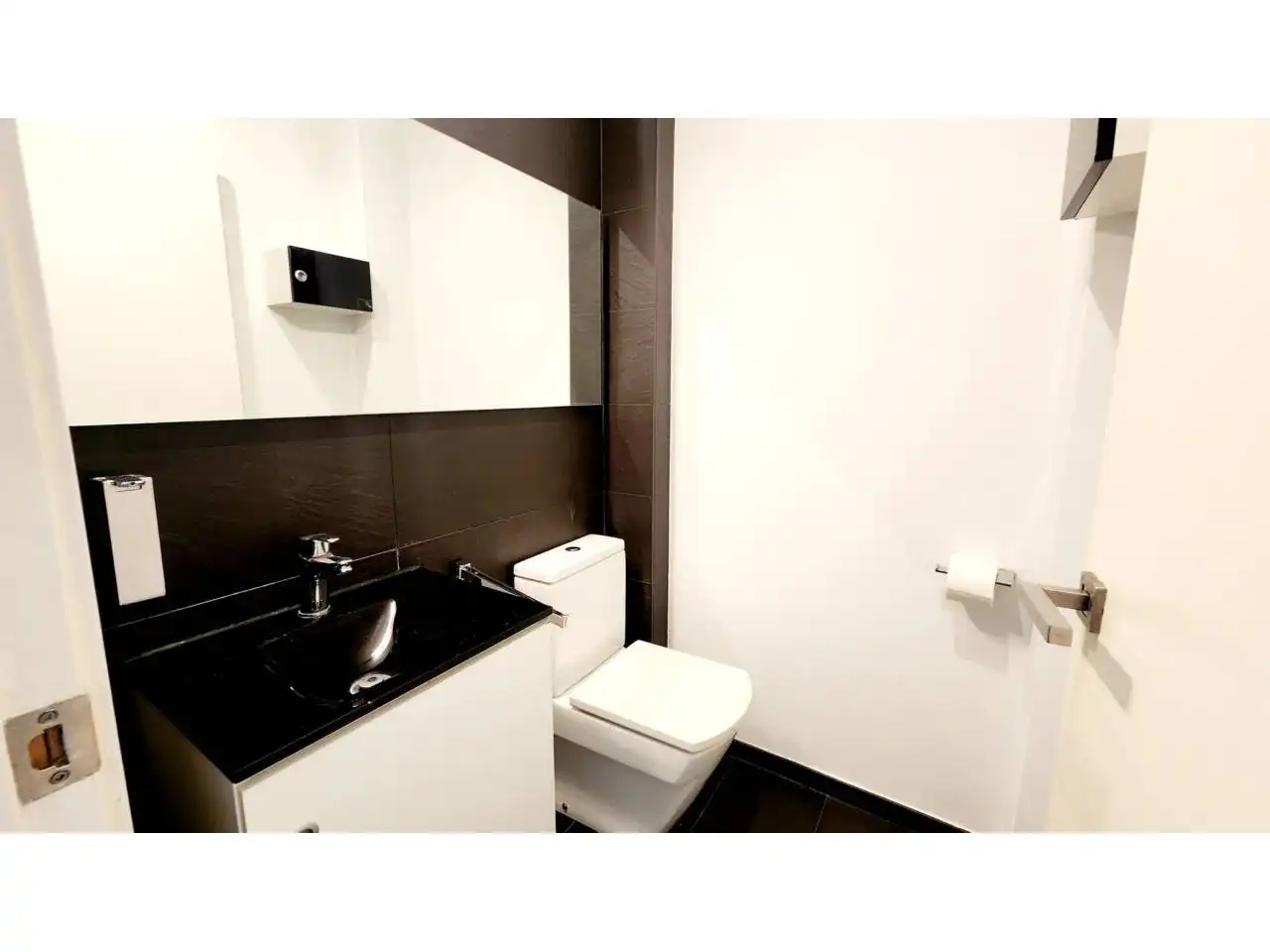 Badezimmer von Einfamilien-Reihenhaus zum Verkauf in Sabadell mit Klimaanlage, Heizung und Terrasse