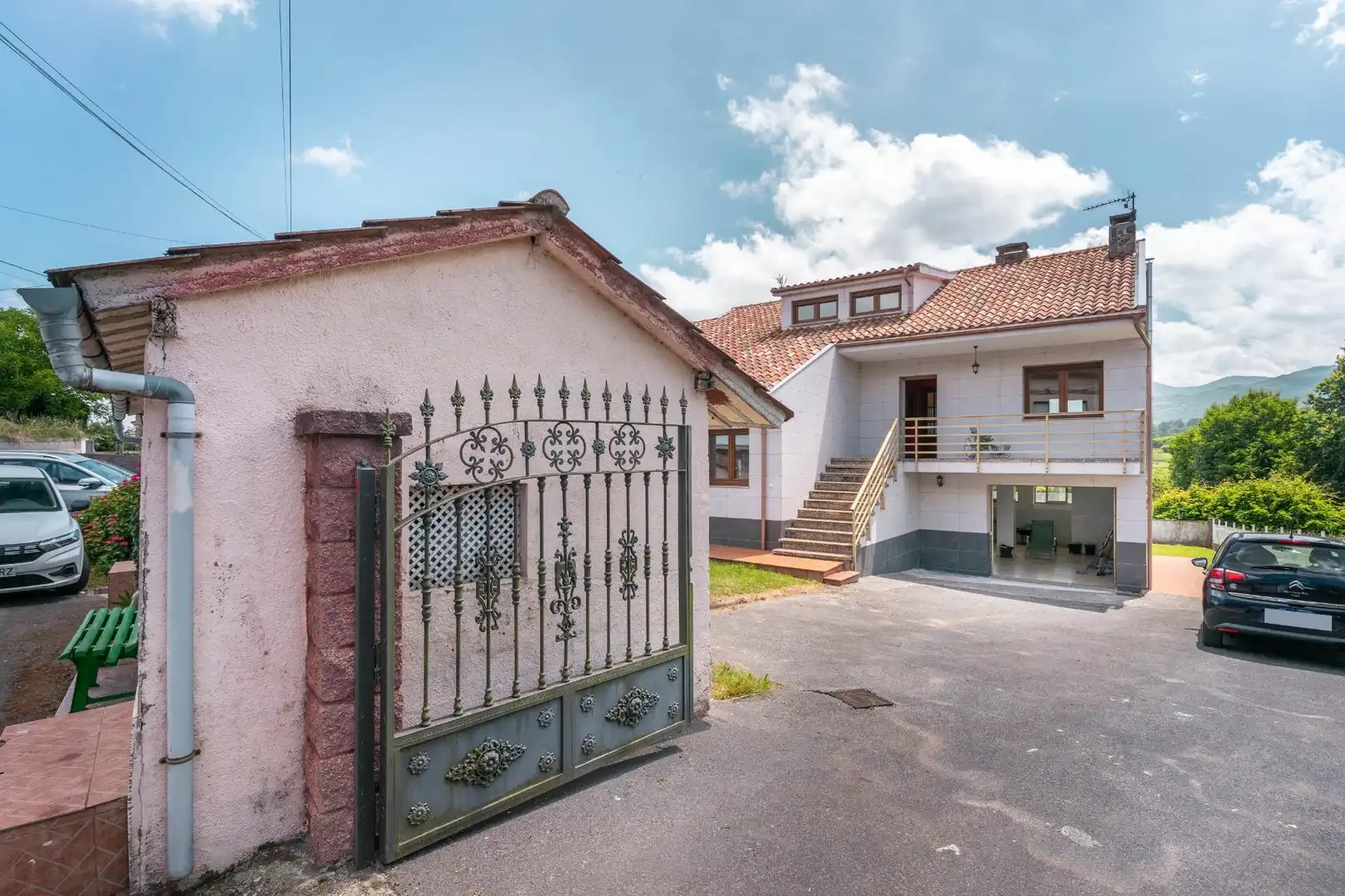Vista exterior de Casa o xalet en venda en Bimenes amb Calefacció, Jardí privat i Terrassa
