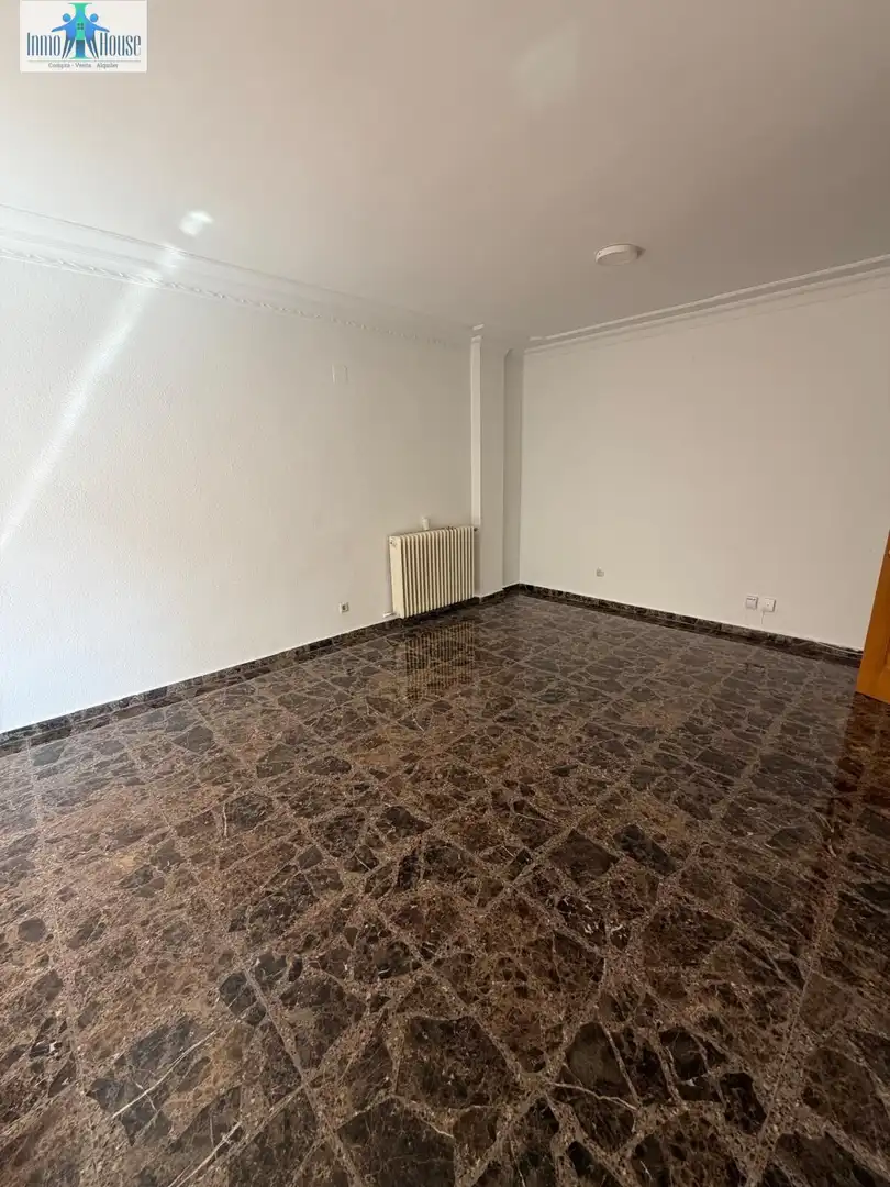 Appartamento con terrazza in vendita a Industria, imagen 3