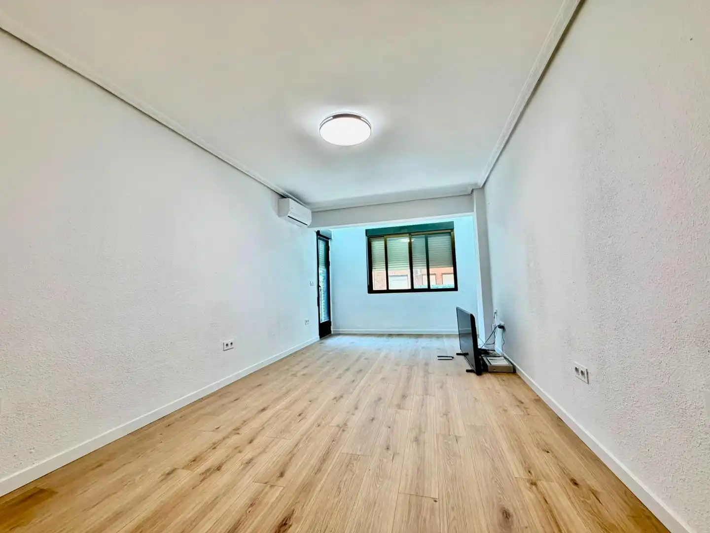 Flat for rent in Valencia  with Air Conditioner, Heating and Balcony