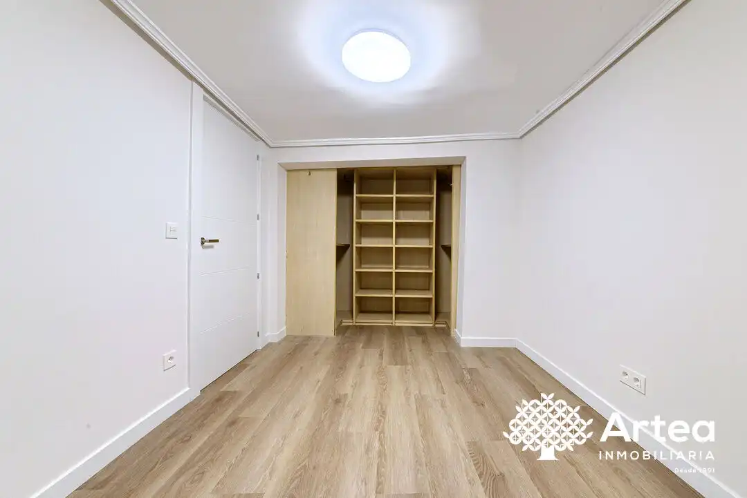 Piso en venta en Bilbao  con Balcón y Alarma