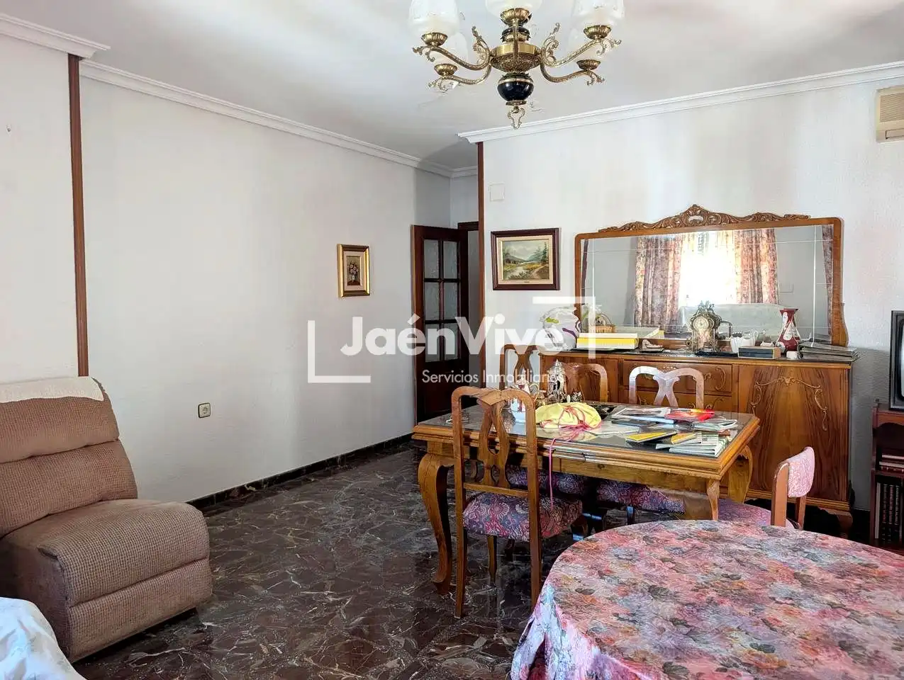 Sala d'estar de Casa adosada en venda en Jaén amb Aire condicionat, Calefacció i Terrassa