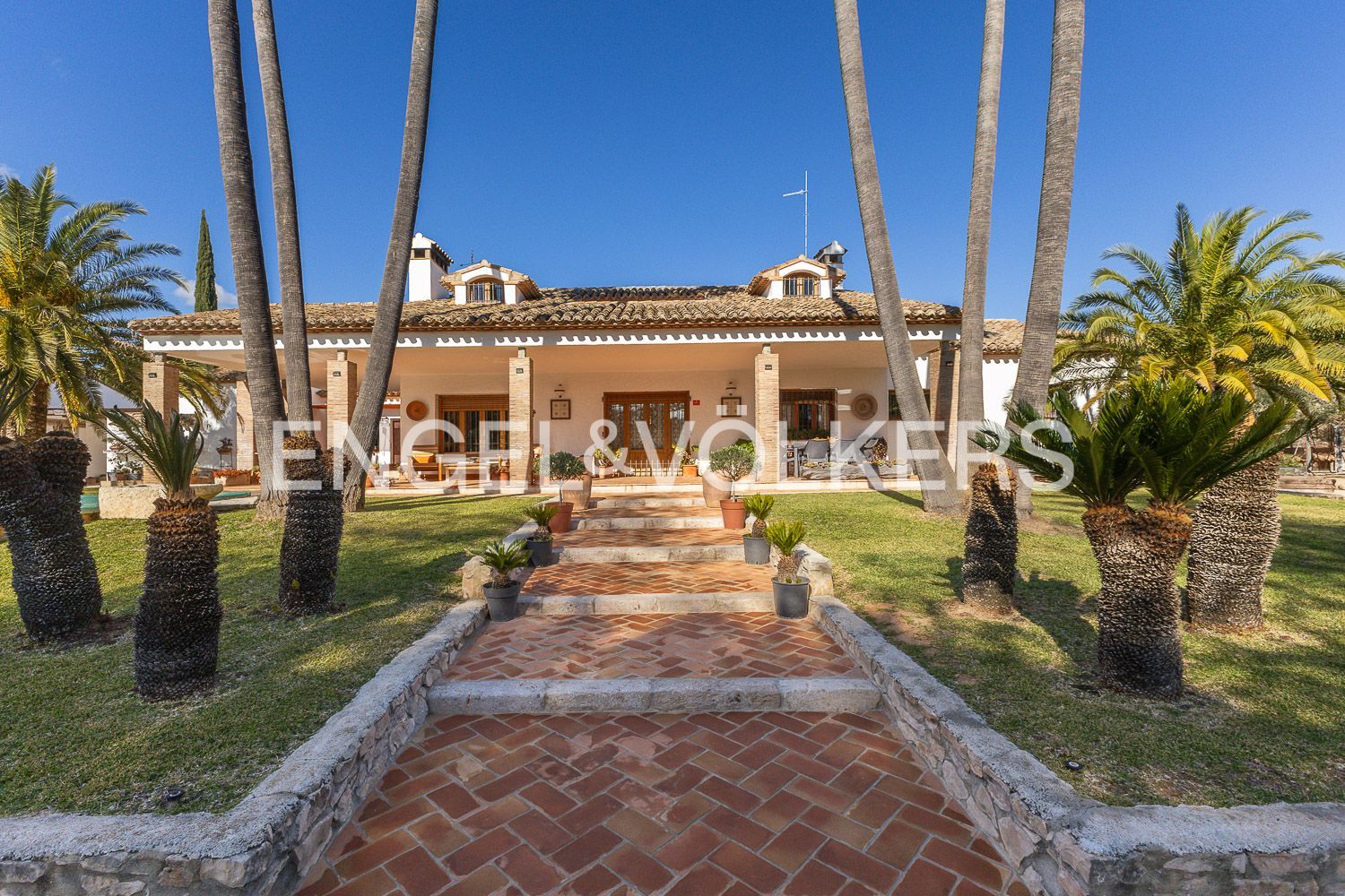 Vista exterior de Casa o xalet en venda en Ontinyent amb Aire condicionat, Calefacció i Jardí privat
