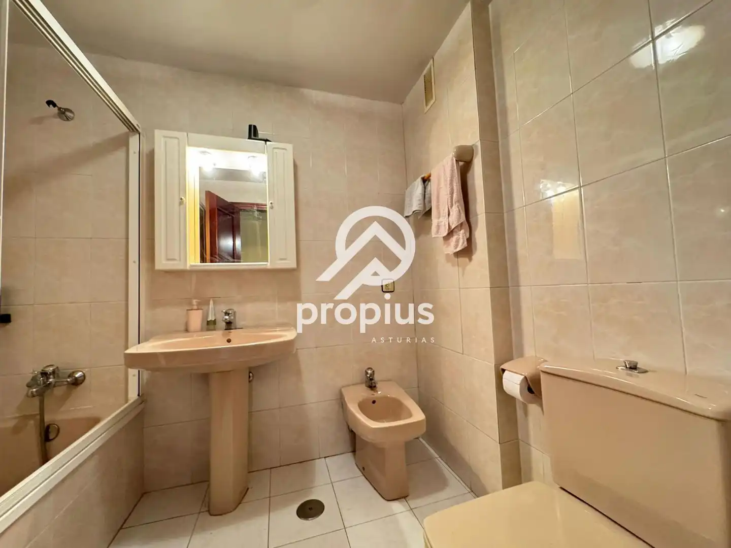 Badezimmer von Maisonette zum Verkauf in Llanes mit Heizung und Möbliert
