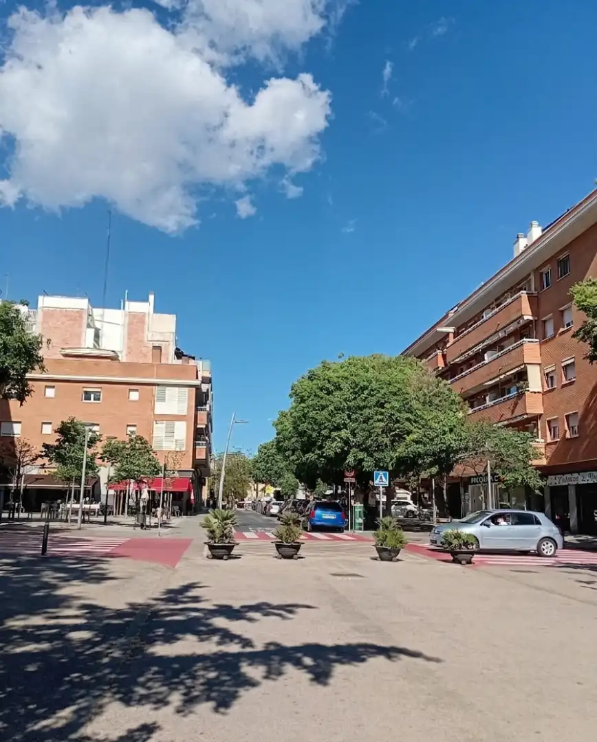 Exterior view of Commercial properties for sale in Esplugues de Llobregat