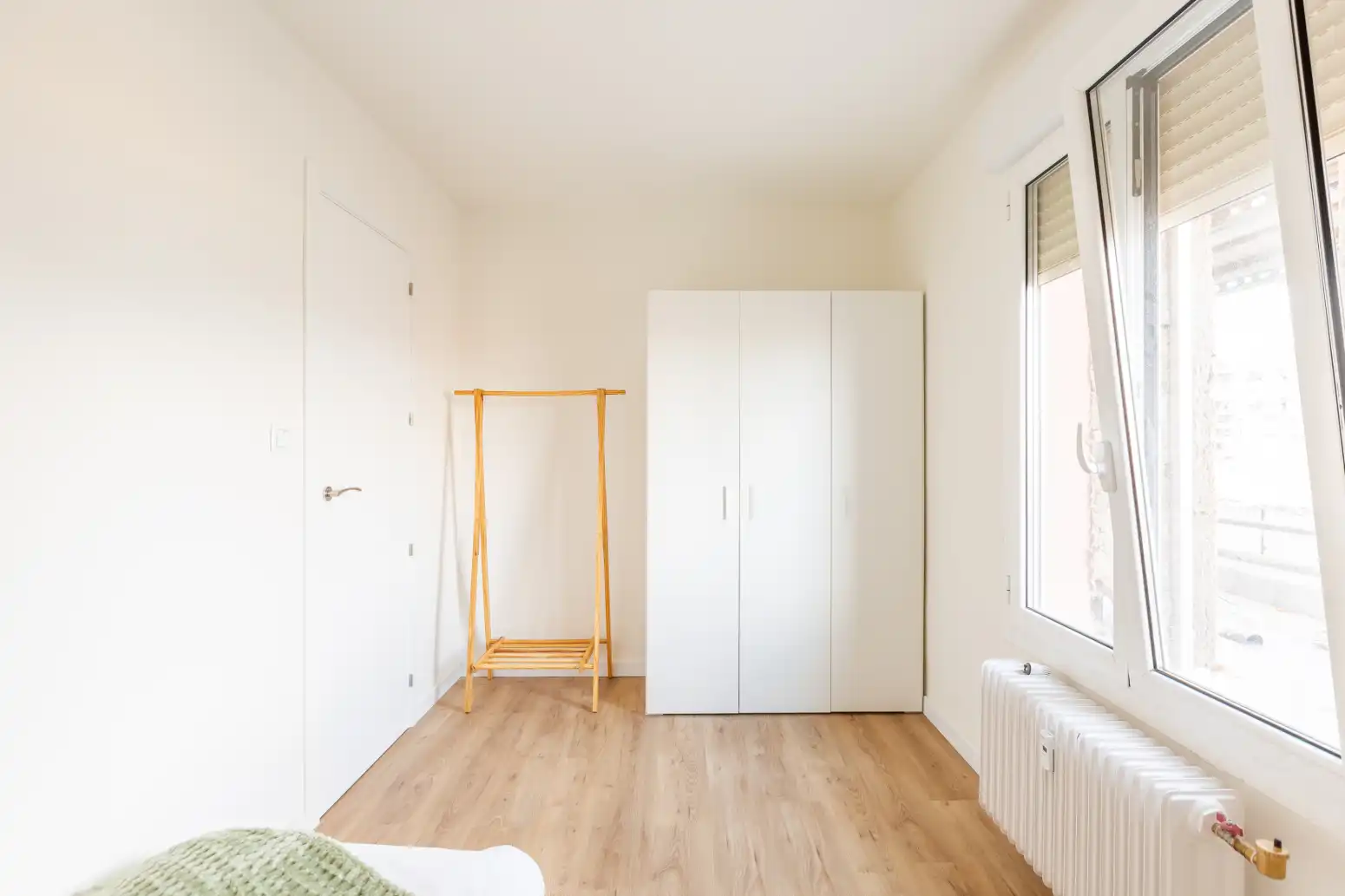 Schlafzimmer von Dachboden zur Miete in  Pamplona / Iruña mit Möbliert