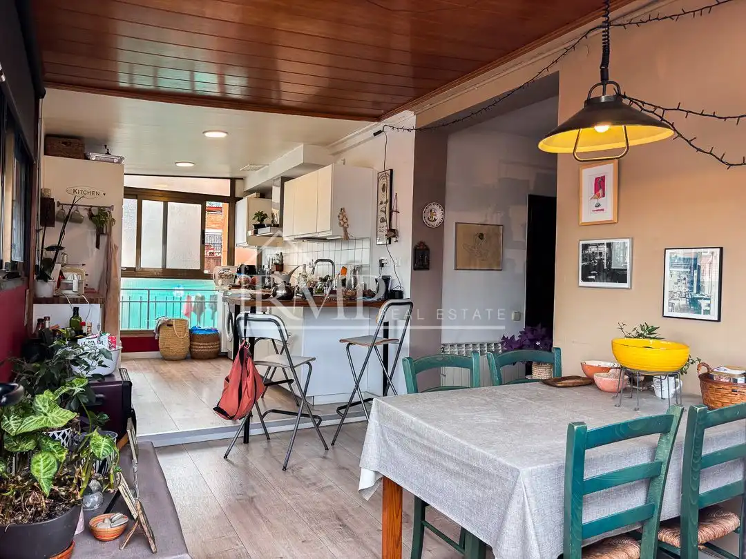 Esszimmer von Dachboden zum Verkauf in Barcelona mit Heizung, Terrasse und Abstellraum