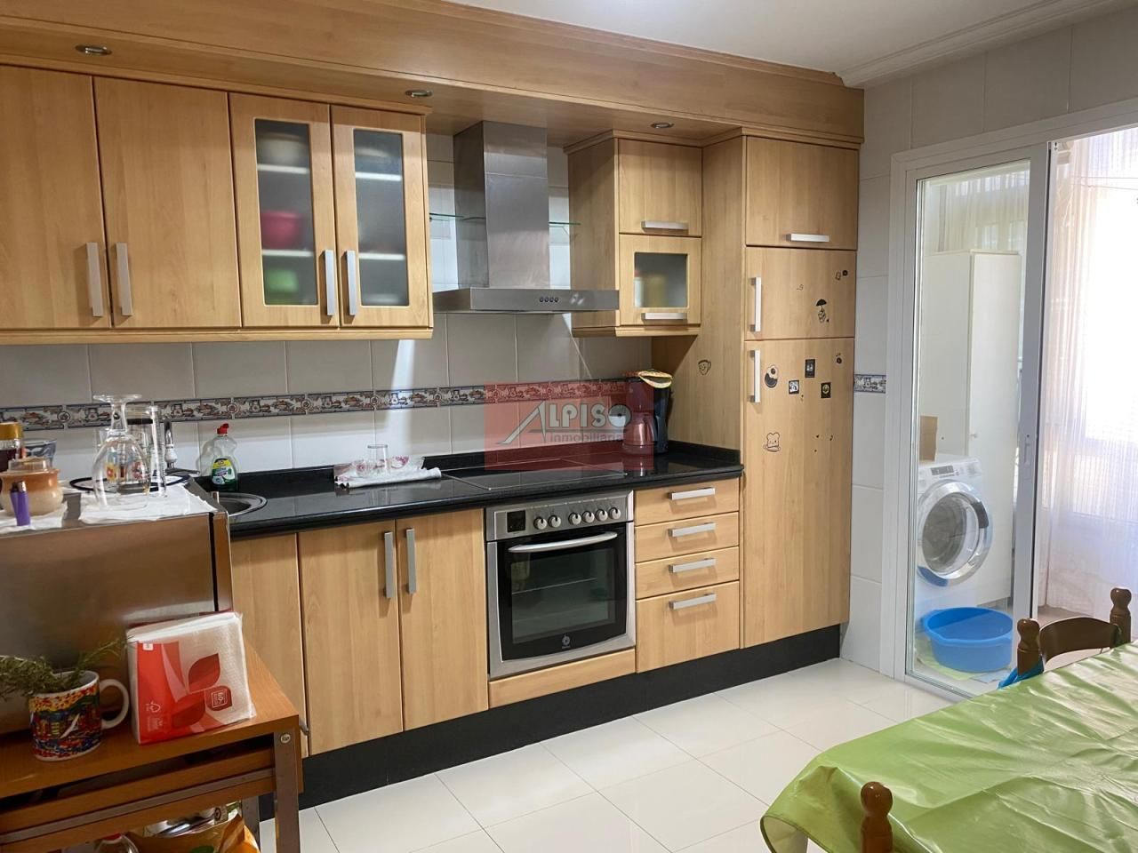 Cocina de Piso en venta en Ourense Capital  con Calefacción, Trastero y Balcón