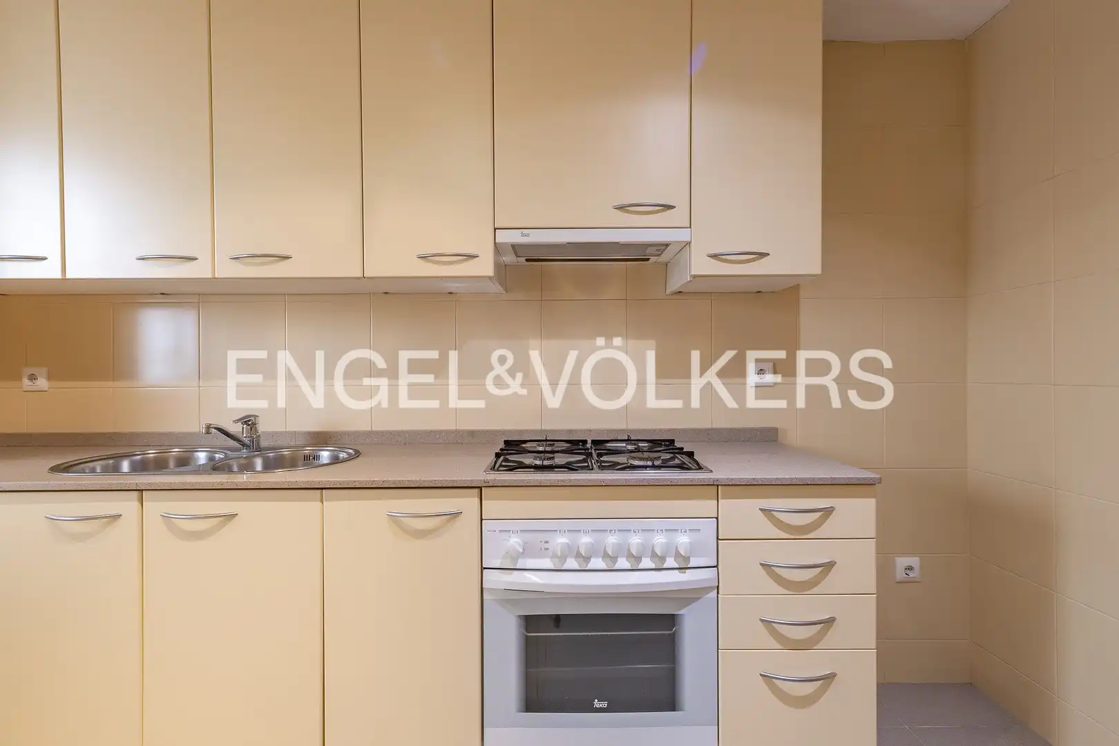 Kitchen of Flat for sale in Sant Cugat del Vallès  with Heating, Private garden and Parquet flooring