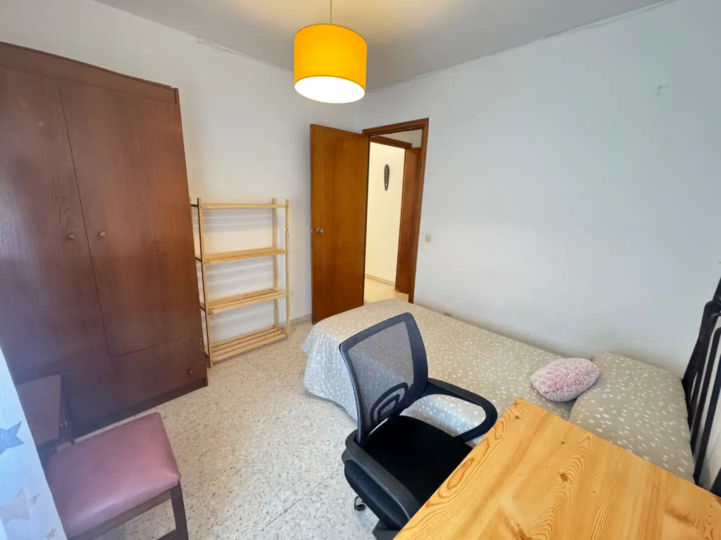 Habitación de Piso de alquiler en Jaén con Aire acondicionado, Terraza y Amueblado