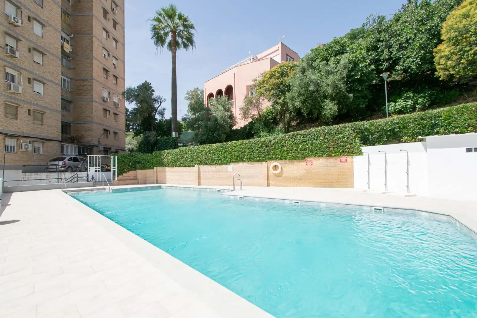 Piscina de Pis en venda en San Juan de Aznalfarache amb Aire condicionat, Terrassa i Piscina comunitària