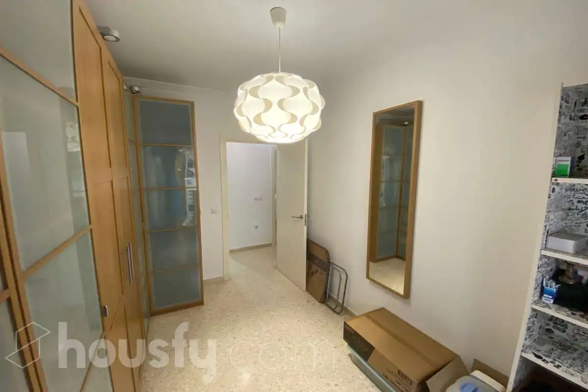Wohnung zur Miete in Sevilla mit Klimaanlage, Terrasse und Balkon