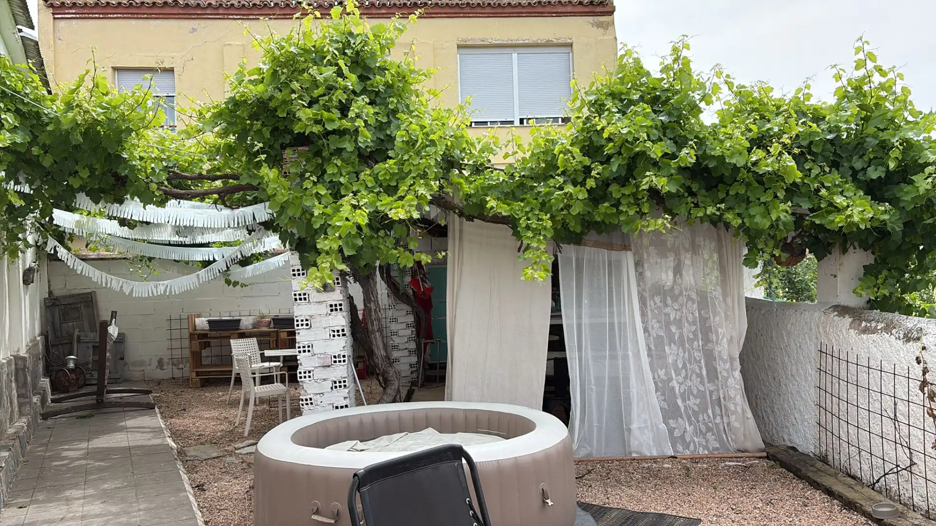 Terrasse von Fabrikhallen zum Verkauf in Ariza mit Heizung