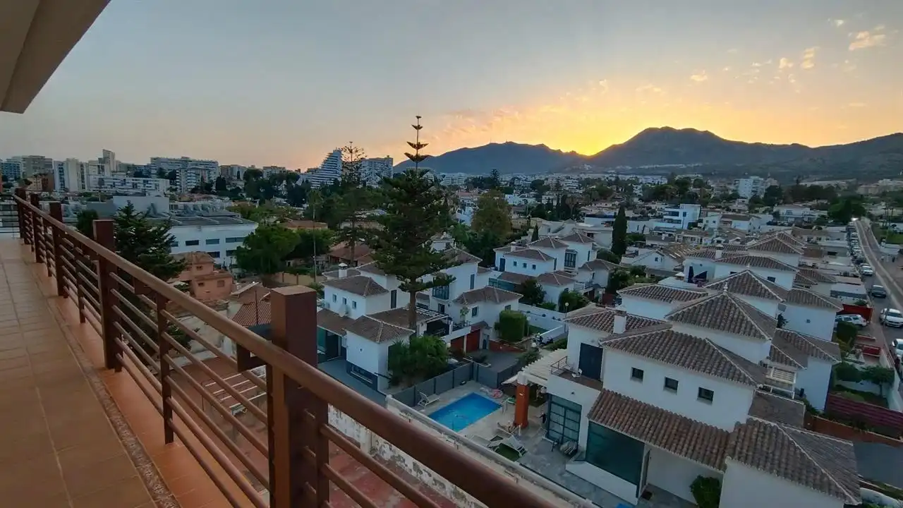 Außenansicht von Wohnung zur Miete in Benalmádena mit Schwimmbad und Möbliert