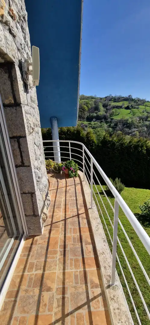 Terrassa de Casa o xalet en venda en Riosa amb Calefacció, Jardí privat i Terrassa