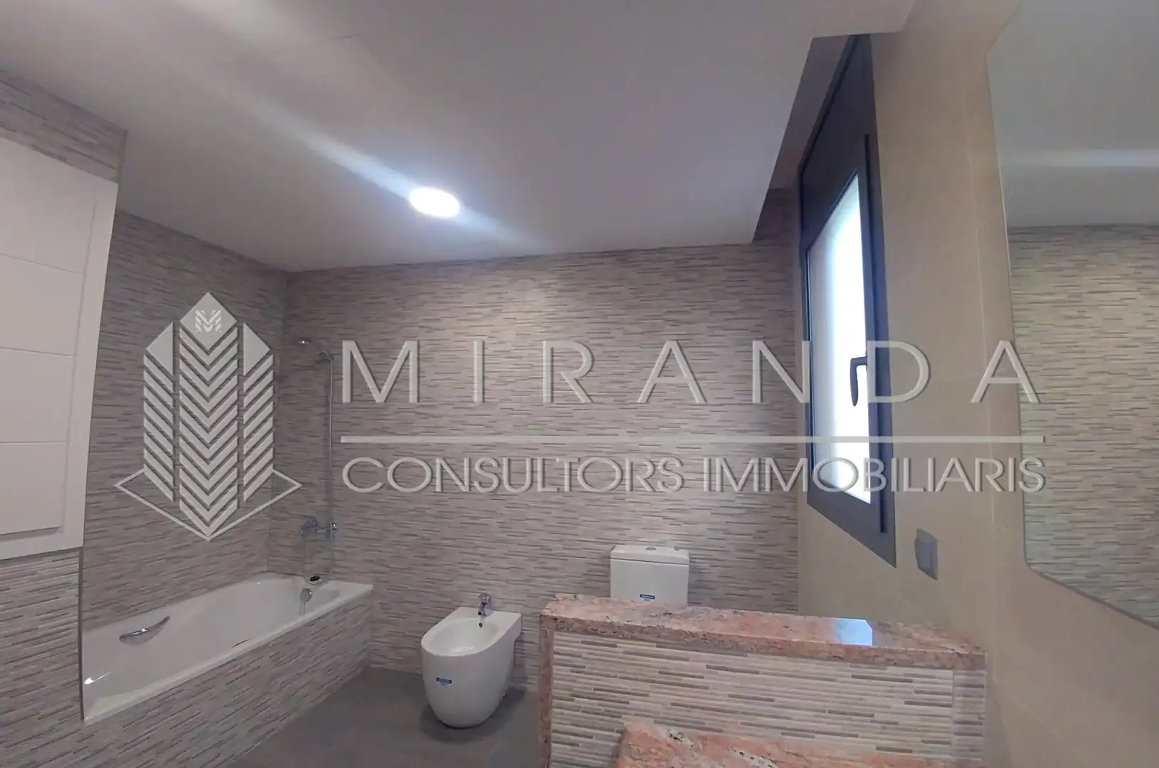 Baño de Piso de alquiler en Granollers con Aire acondicionado, Calefacción y Horno