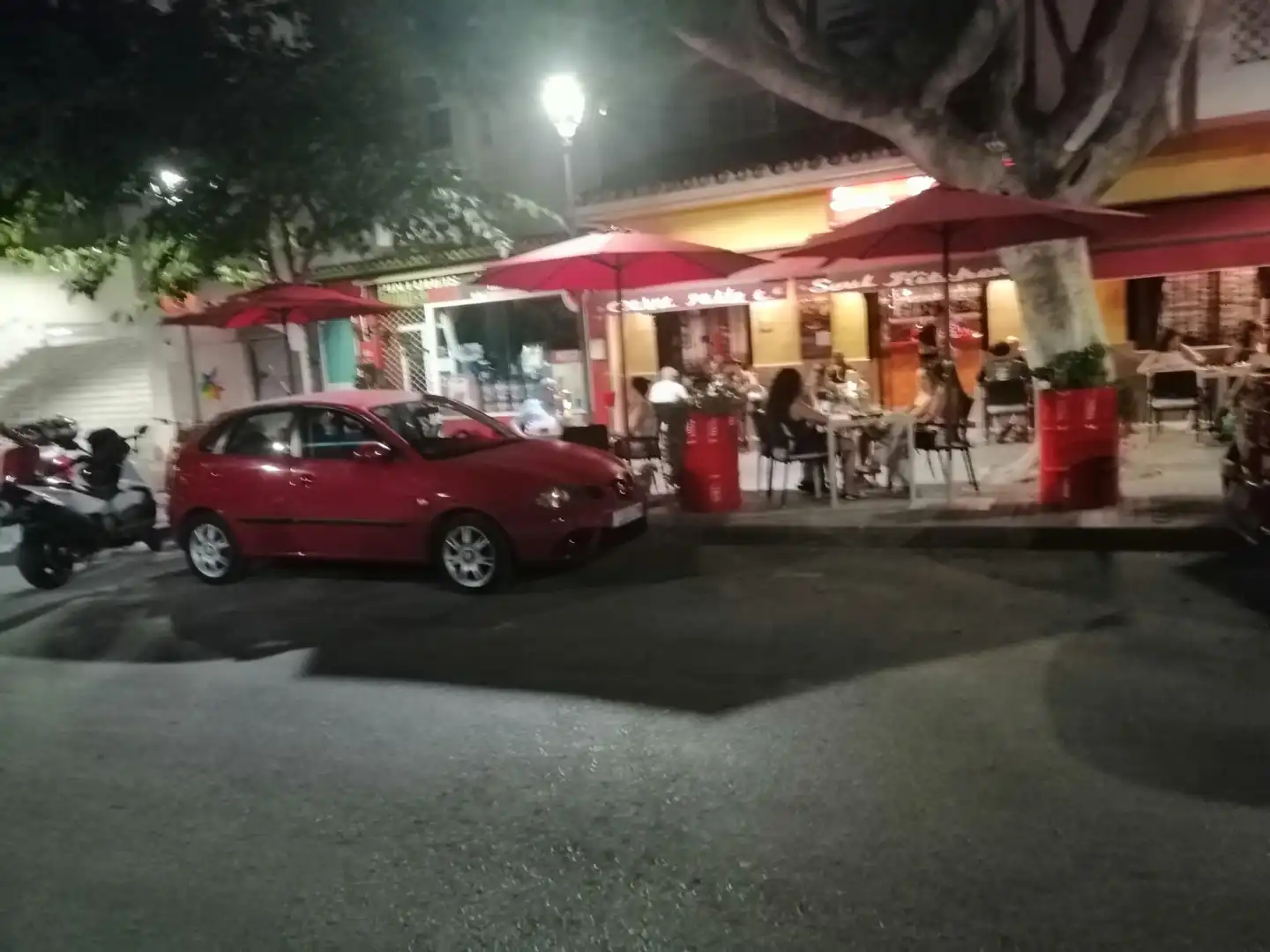 Local comercial en traspaso en Calle Medina Azahara, imagen 3