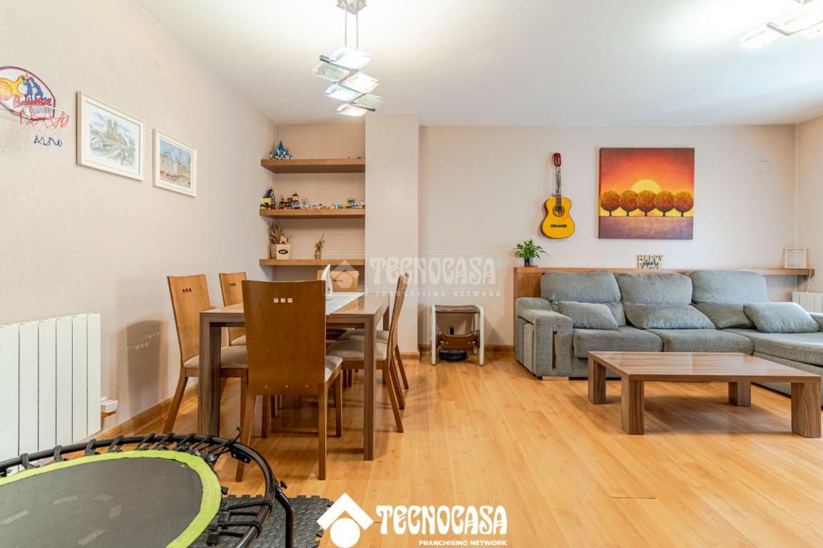 Living room of Flat for sale in  Granada Capital  with Air Conditioner, Heating and Community pool