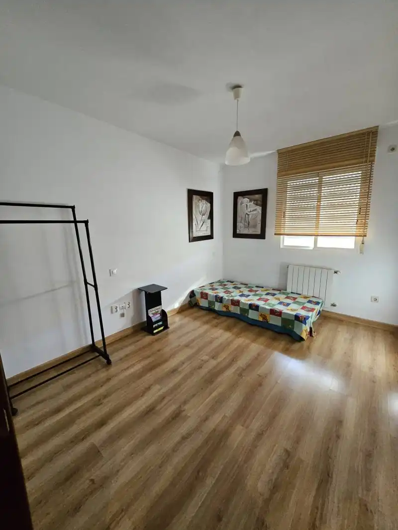 Dormitori de Casa o xalet de lloguer en Cáceres amb Aire condicionat, Calefacció i Parquet