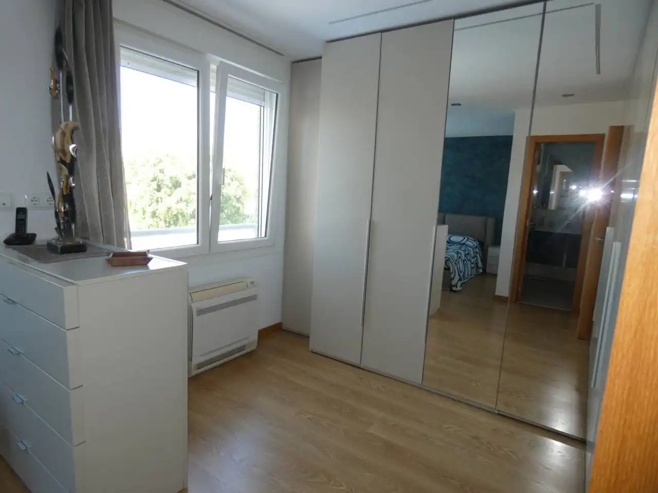 Schlafzimmer von Einfamilien-Reihenhaus zum Verkauf in Benicarló mit Klimaanlage, Heizung und Privatgarten