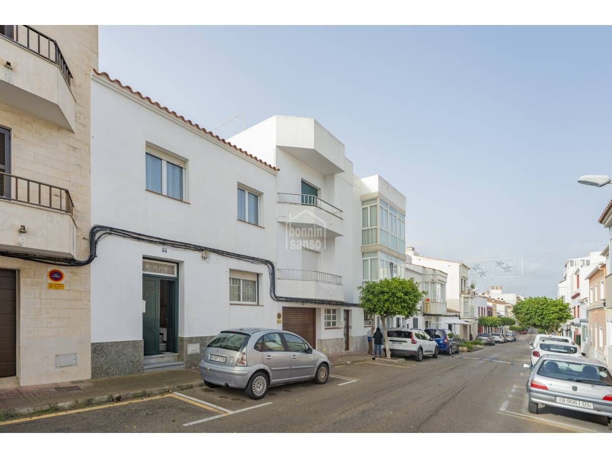 Vista exterior de Casa o xalet en venda en Es Castell amb Terrassa i Moblat