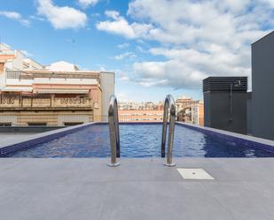 Swimming pool of Flat to rent in  Barcelona Capital  with Air Conditioner, Heating and Storage room