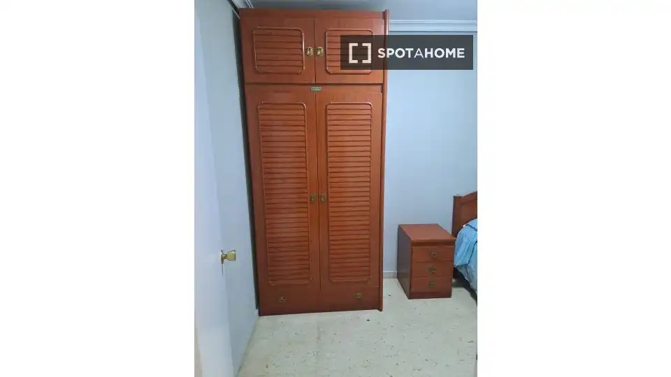 Dormitori de Apartament per a compartir en Sevilla amb Aire condicionat, Terrassa i Moblat