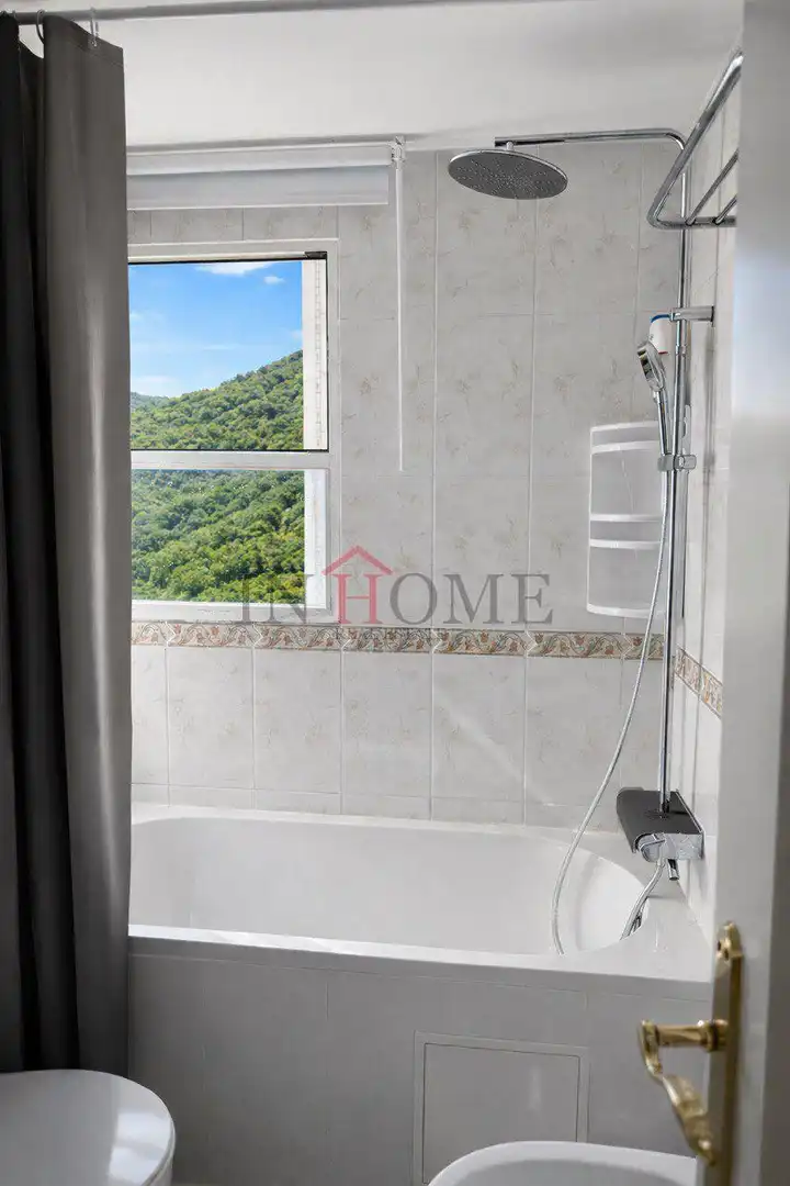 Bathroom of Apartments for sale in Benidorm  with Air Conditioner, Heating and Furnished