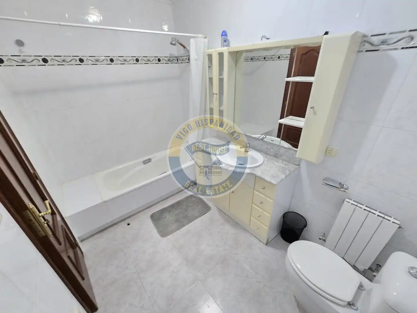 Baño de Piso de alquiler en Vigo  con Calefacción