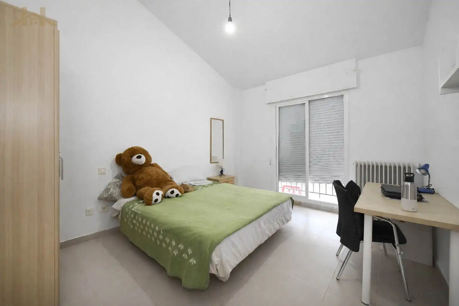 Dormitori de Casa adosada en venda en Villanueva de la Cañada amb Jardí privat