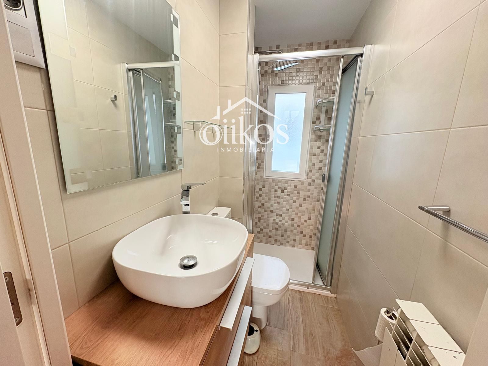 Bany de Pis de lloguer en Salamanca Capital amb Calefacció, Parquet i Moblat