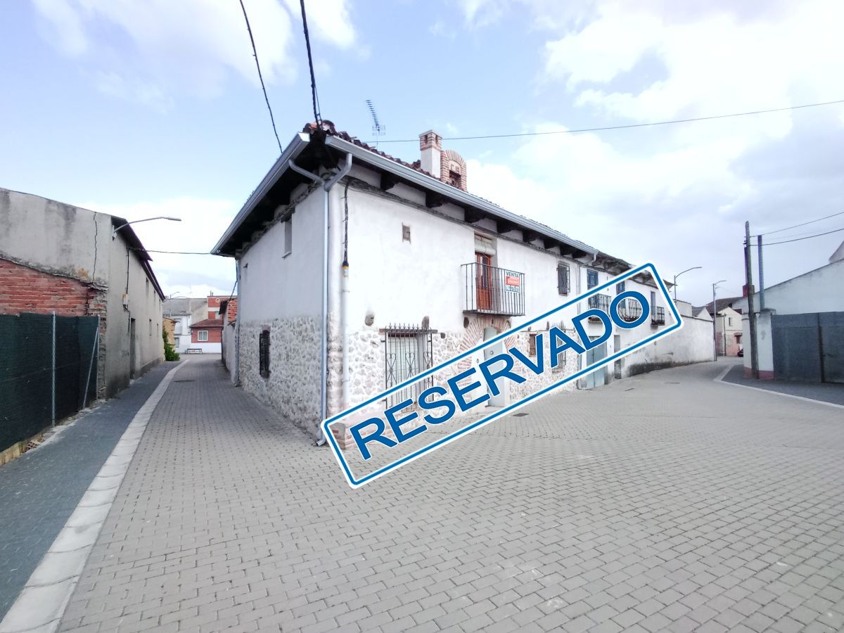 Vista exterior de Casa o xalet en venda en Aldea de San Miguel amb Calefacció i Balcó