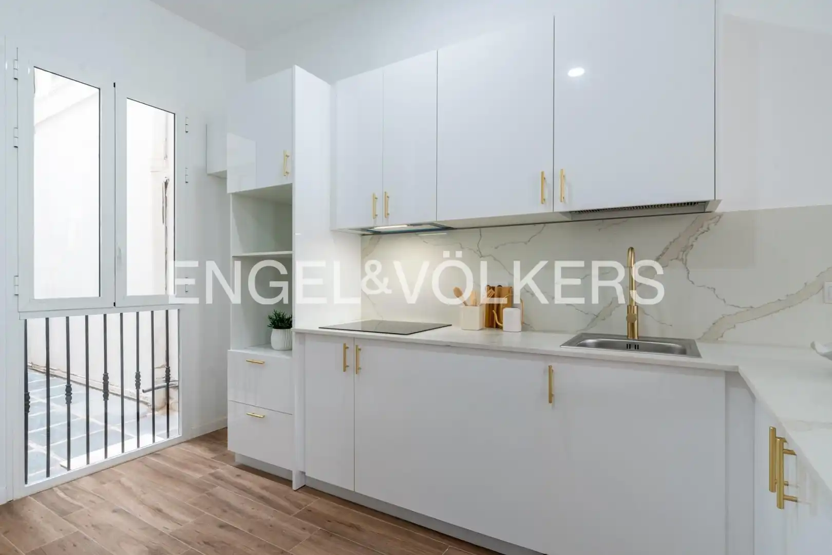 Kitchen of Flat for sale in Sevilla  with Air Conditioner, Heating and Balcony