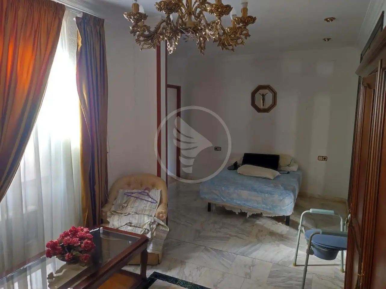 Habitación de Local en venta en Linares con Aire acondicionado