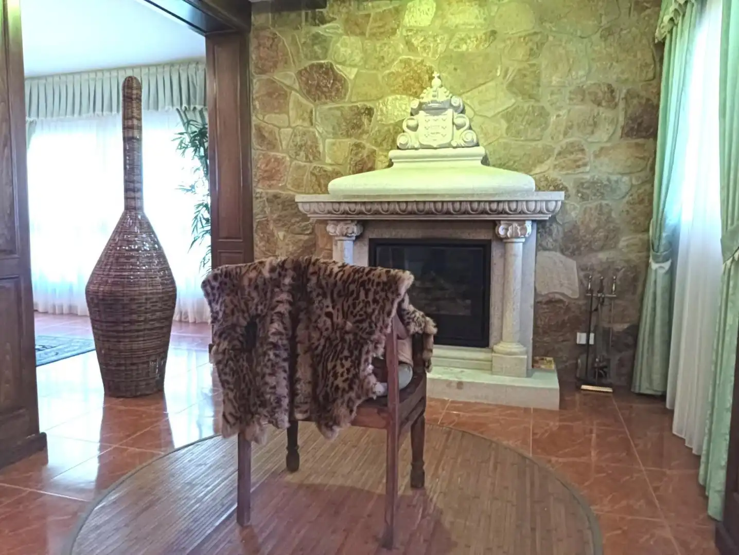 Sala d'estar de Casa o xalet en venda en Gondomar amb Calefacció, Terrassa i Piscina