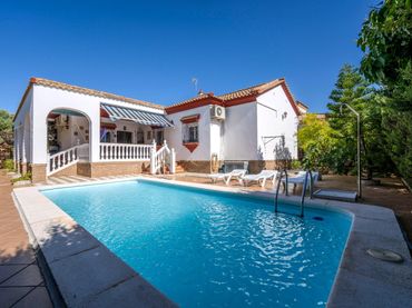 Villa con balcone in vendita a Calle Almería
