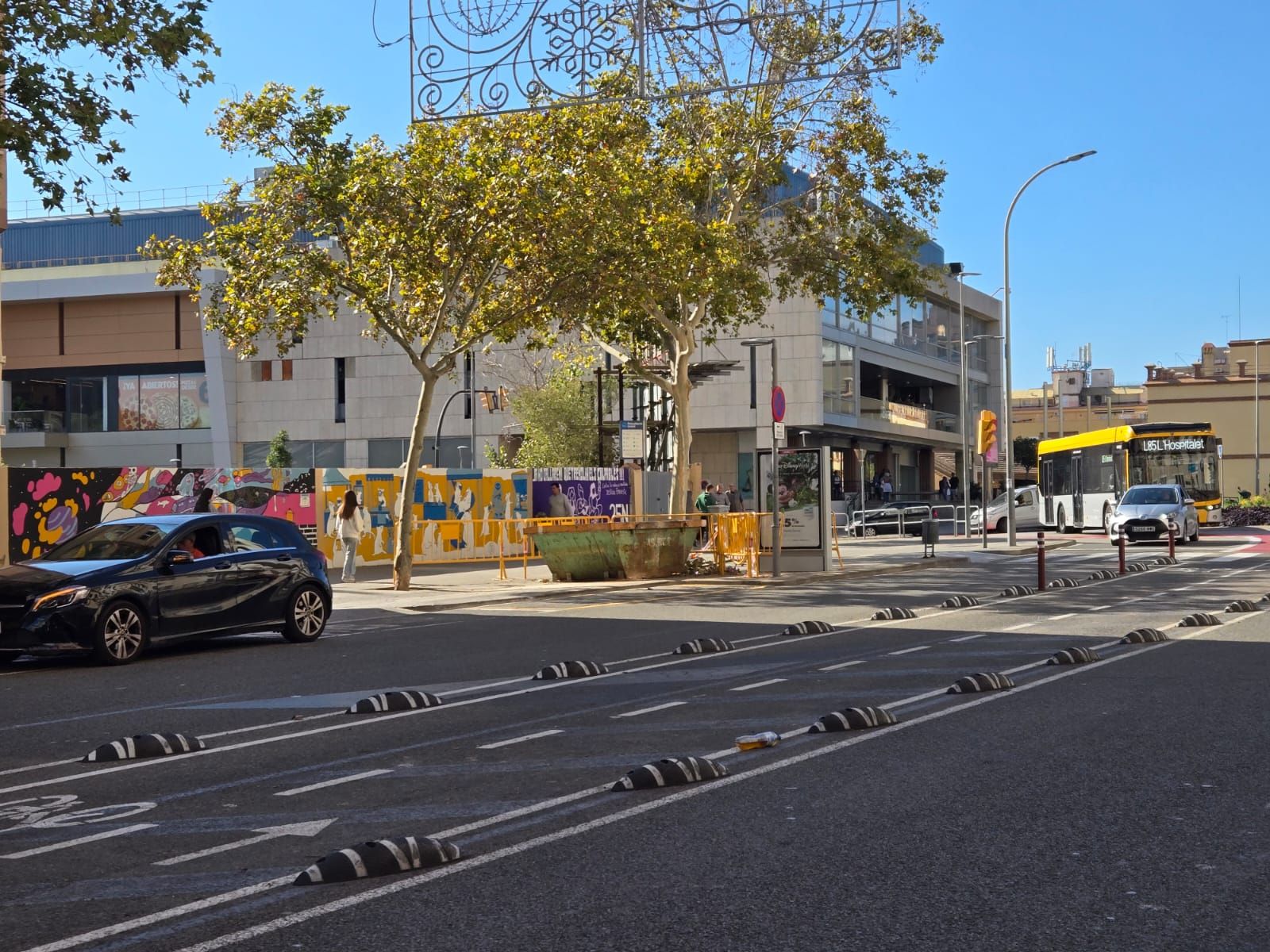 Vista exterior de Local de lloguer en L'Hospitalet de Llobregat amb Parquet